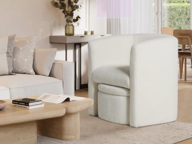 soggiorno moderno con sedia e divano