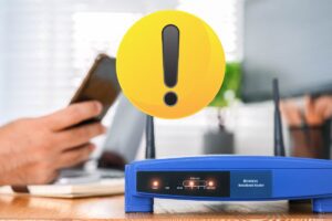 router wifi blu e mano con cellulare più simbolo rotondo per attenzione