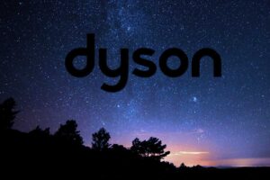 Una notte stellata con la scritta "Dyson "