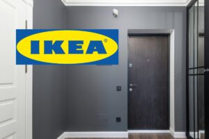 ingresso di casa con insegna ikea