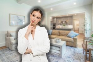 stanza di casa e donna che pensa