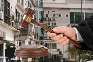 muro condominio con condizionatori installati