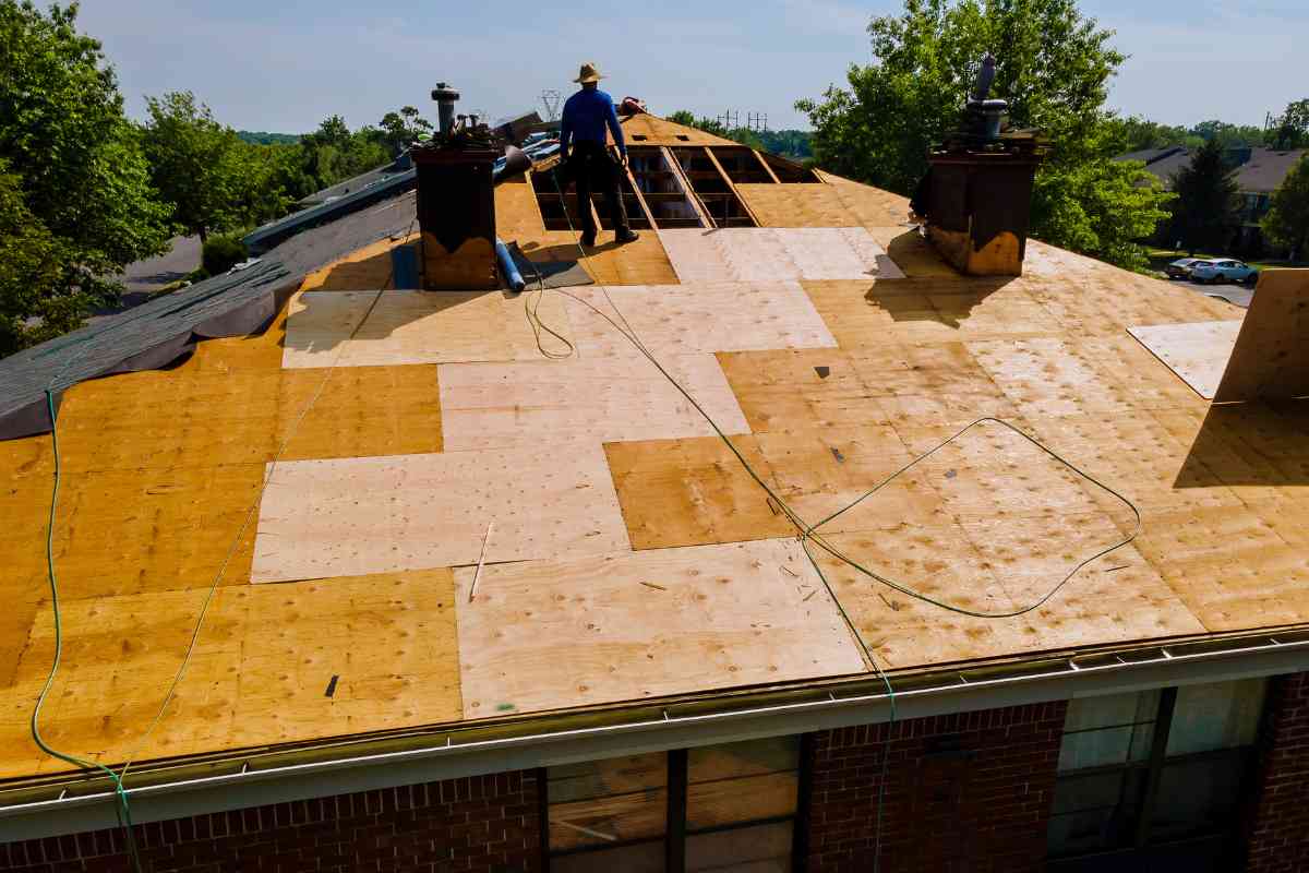 lavori su di un tetto 