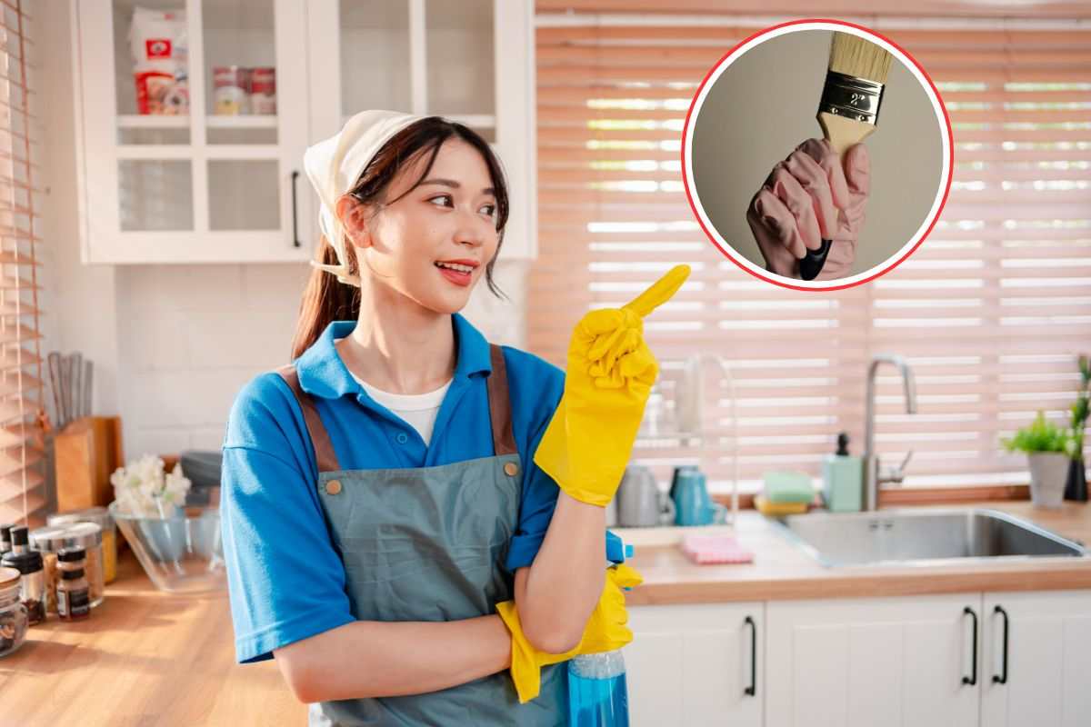 donna delle pulizie che indica mano che tiene pennello