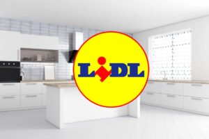 cucina bianca e logo della lidl al centro