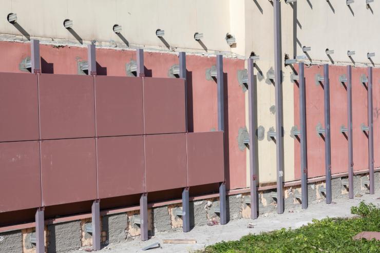 Una facciata ventilata in costruzione