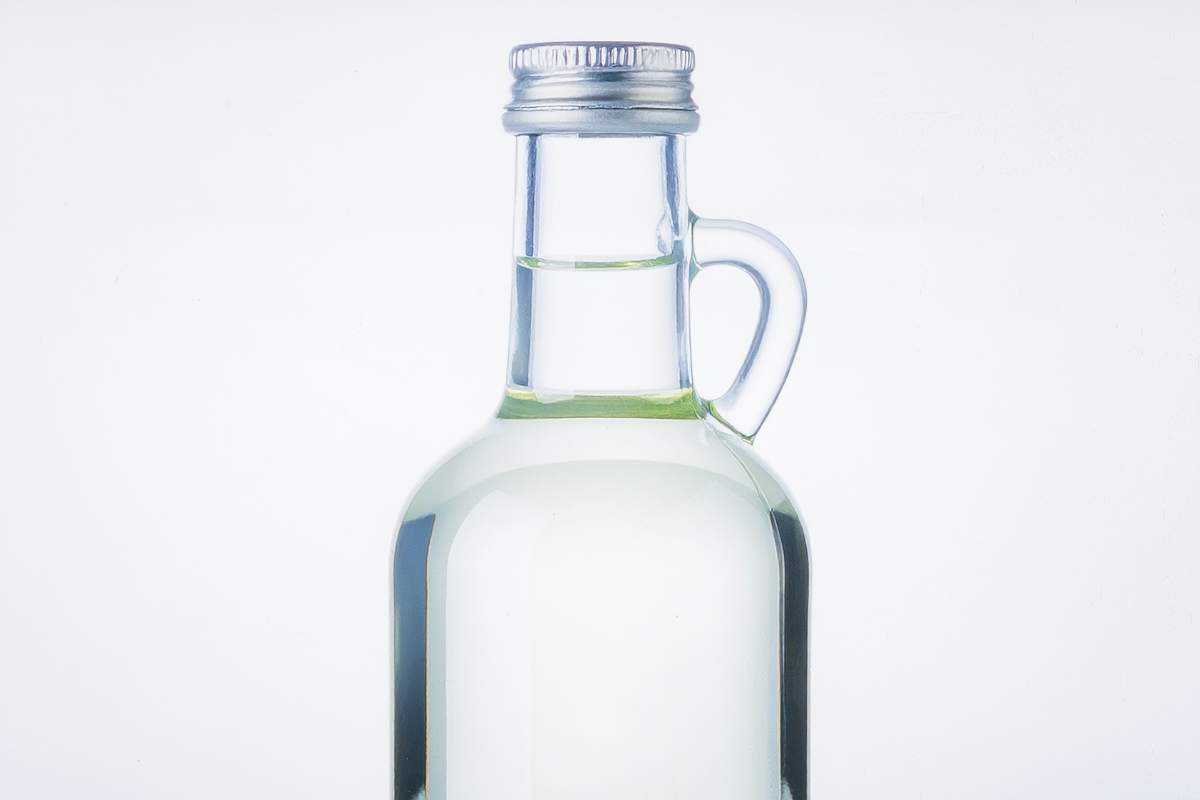 aceto di vino bianco in bottiglia