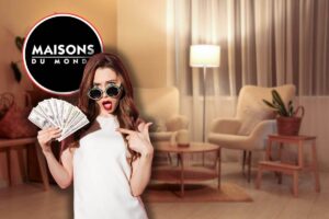 soggiorno con lampade, logo maisons du monde e donna con soldi in mano