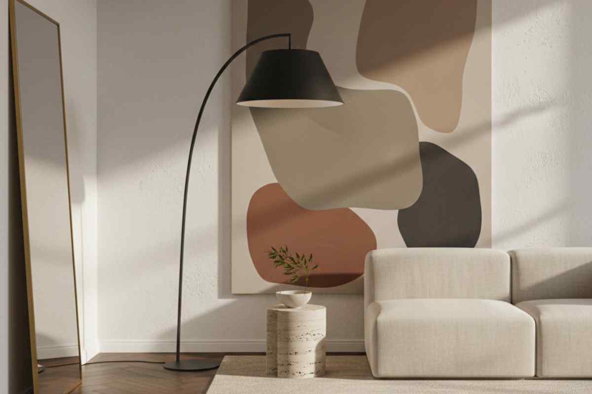 salotto con elementi eleganti e moderni