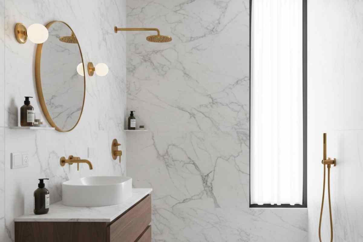 bagno con elementi oro