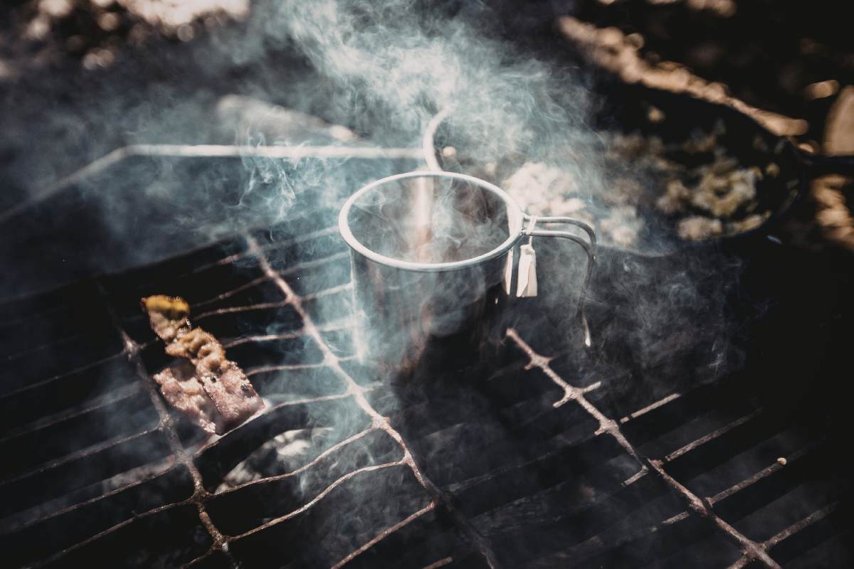 fumo che esce da cottura sulla piastra