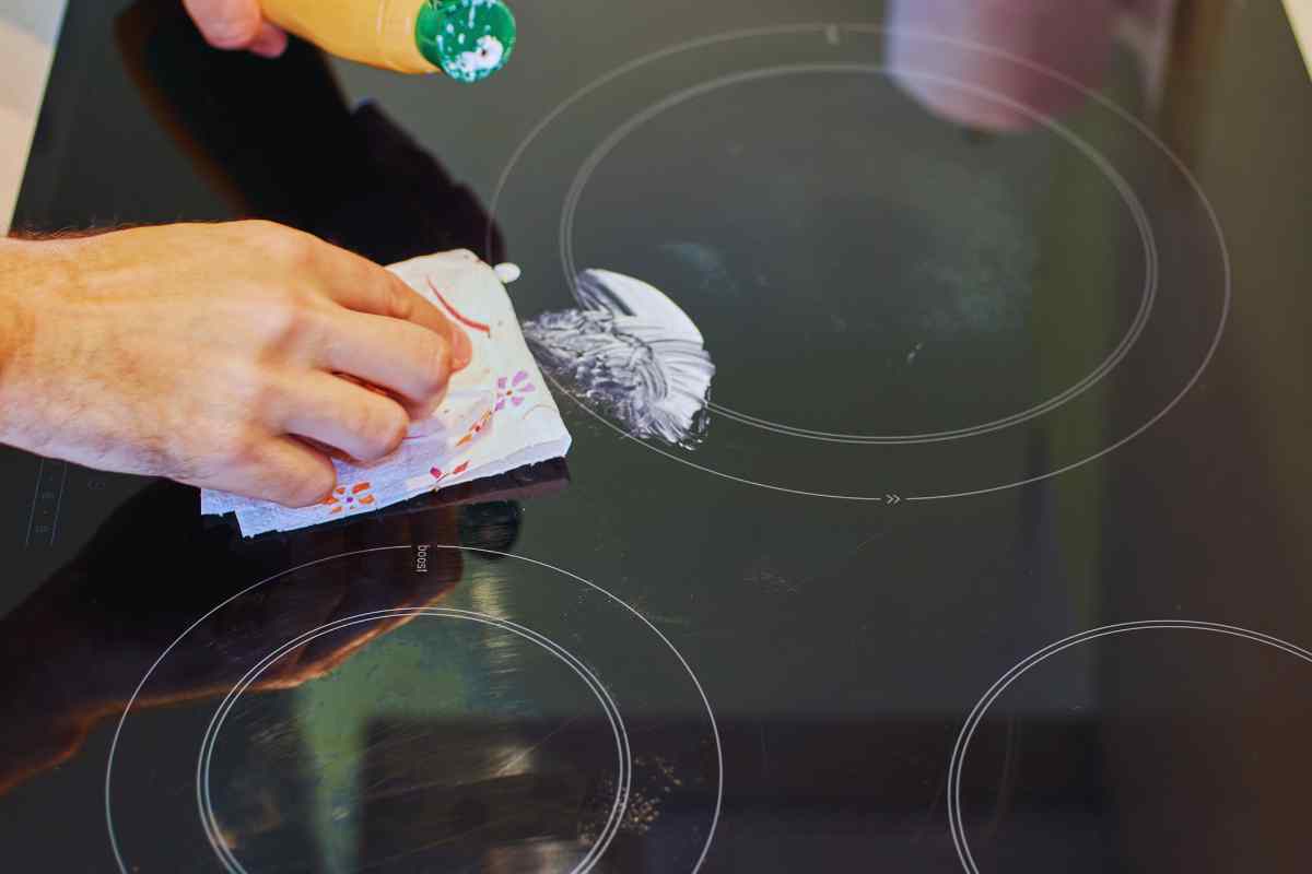 pulizia piano cottura