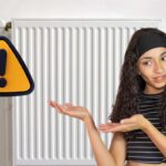 termosifone e donna che lo indica con simbolo di attenzione giallo