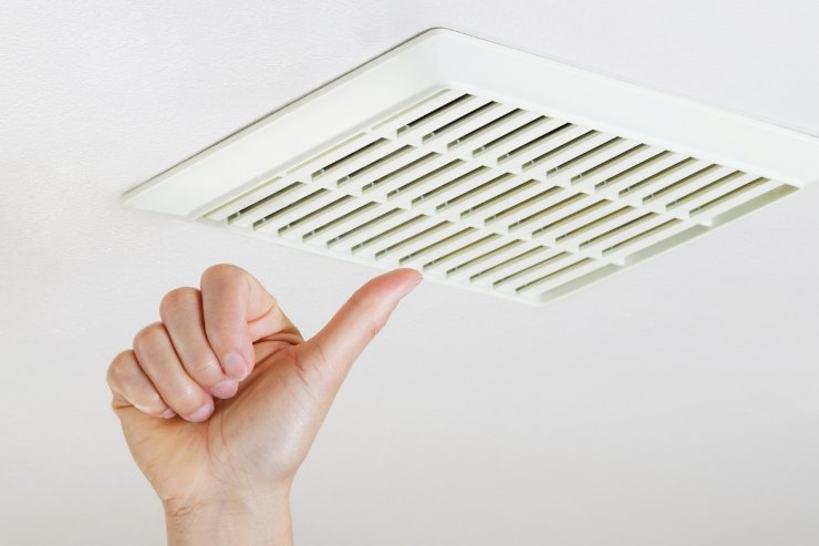 Uno sfiato ed una mano che fa cenno positivo con la mano