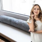 para spifferi alla finestra e donna con idea