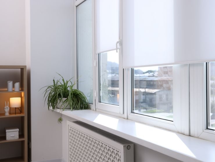 finestre con tende a rullo