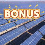 Dei pannelli fotovoltaici ed una scritta "Bonus" in primo piano