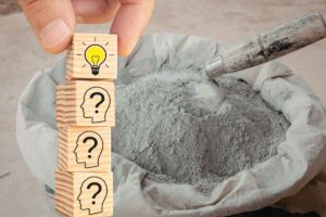 cemento in polvere e pila con punti interrogativi e sopra una lampadina