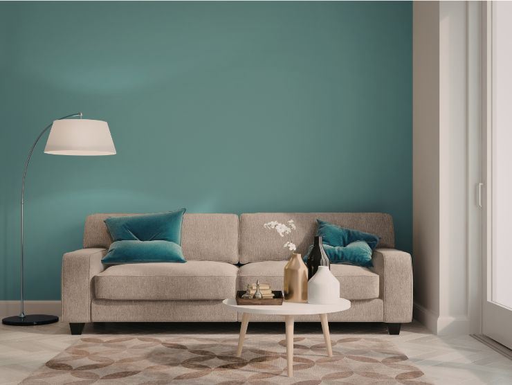 soggiorno moderno con parete color azzurrina