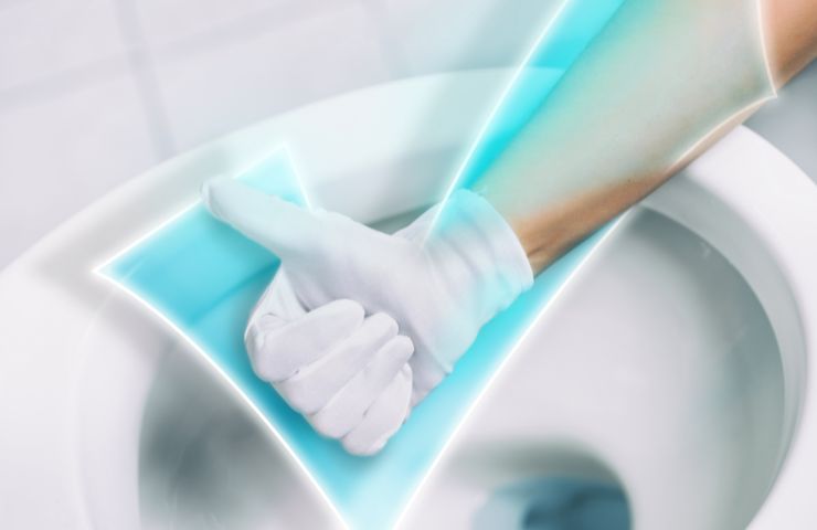 wc pulito e pollice che fa ok