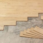 pavimento in legno in fase di montaggio