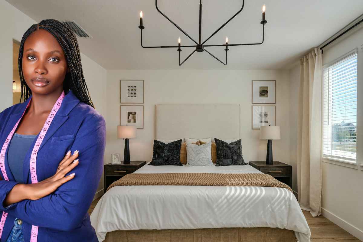 donna con metro al collo e braccia conserte in una camera da letto