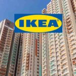 Dei palazzi alti con sopra l'insegna Ikea