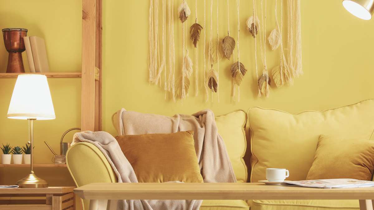 lampada sul comodino