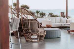 casa con terrazzo arredato