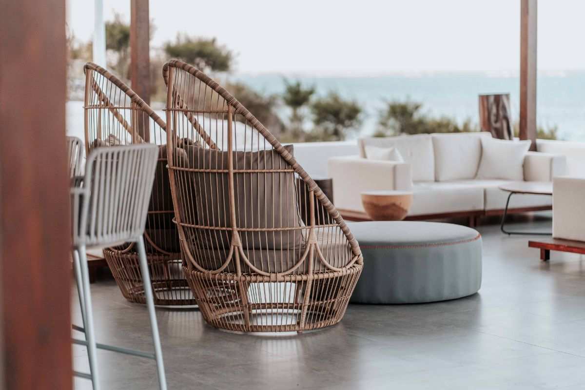 casa con terrazzo arredato