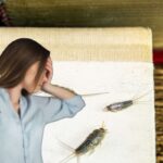 pesciolini d'argento e donna che si copre il viso con le mani