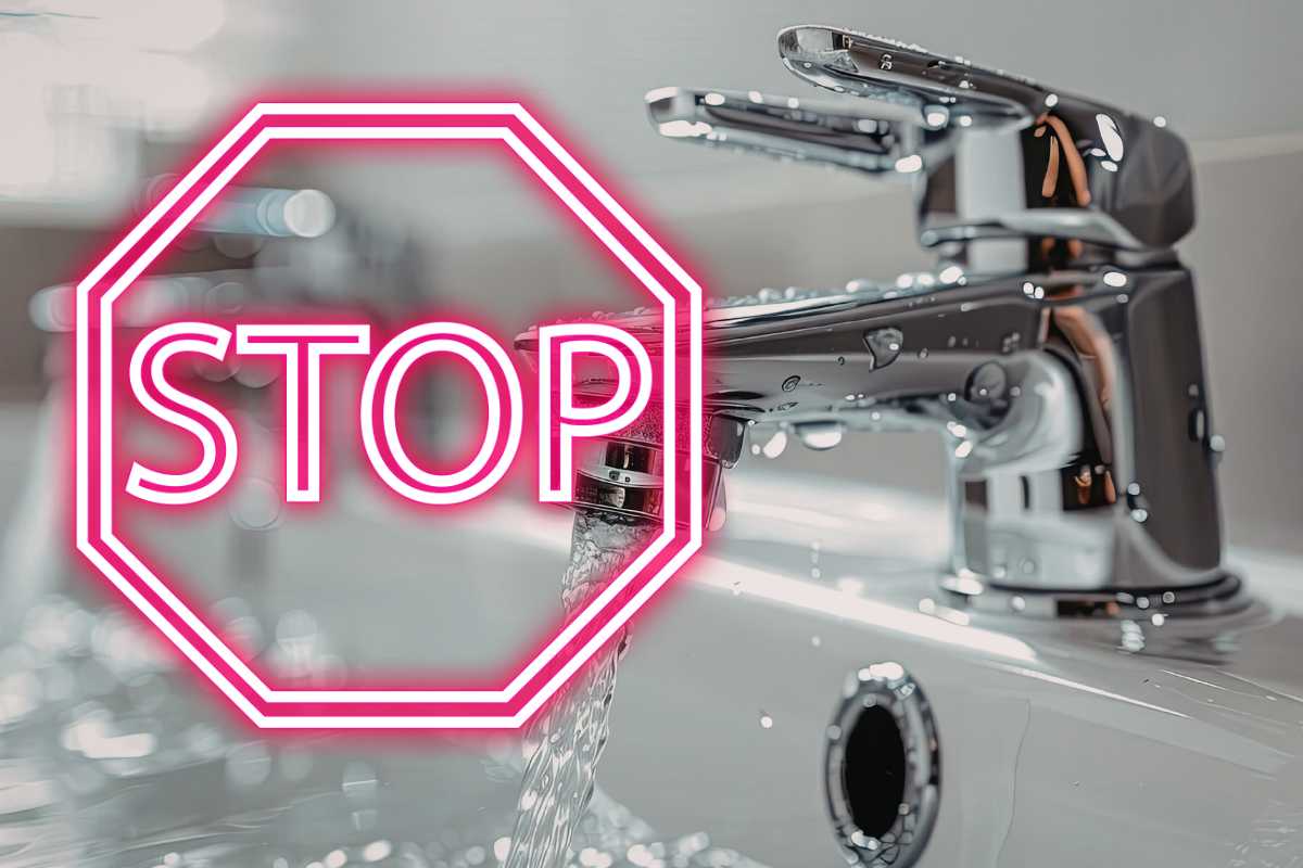 rubinetto con acqua che scorre e scritta stop in rosso
