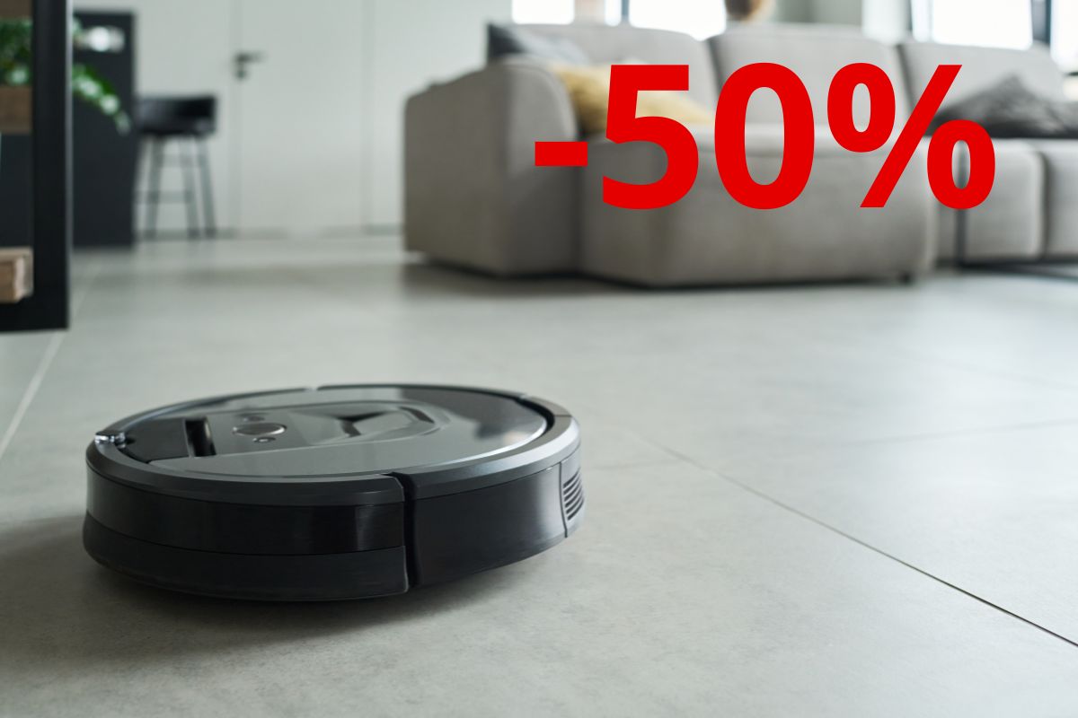 Un robot delle pulizie ed in alto a destra una scritta "-50%"