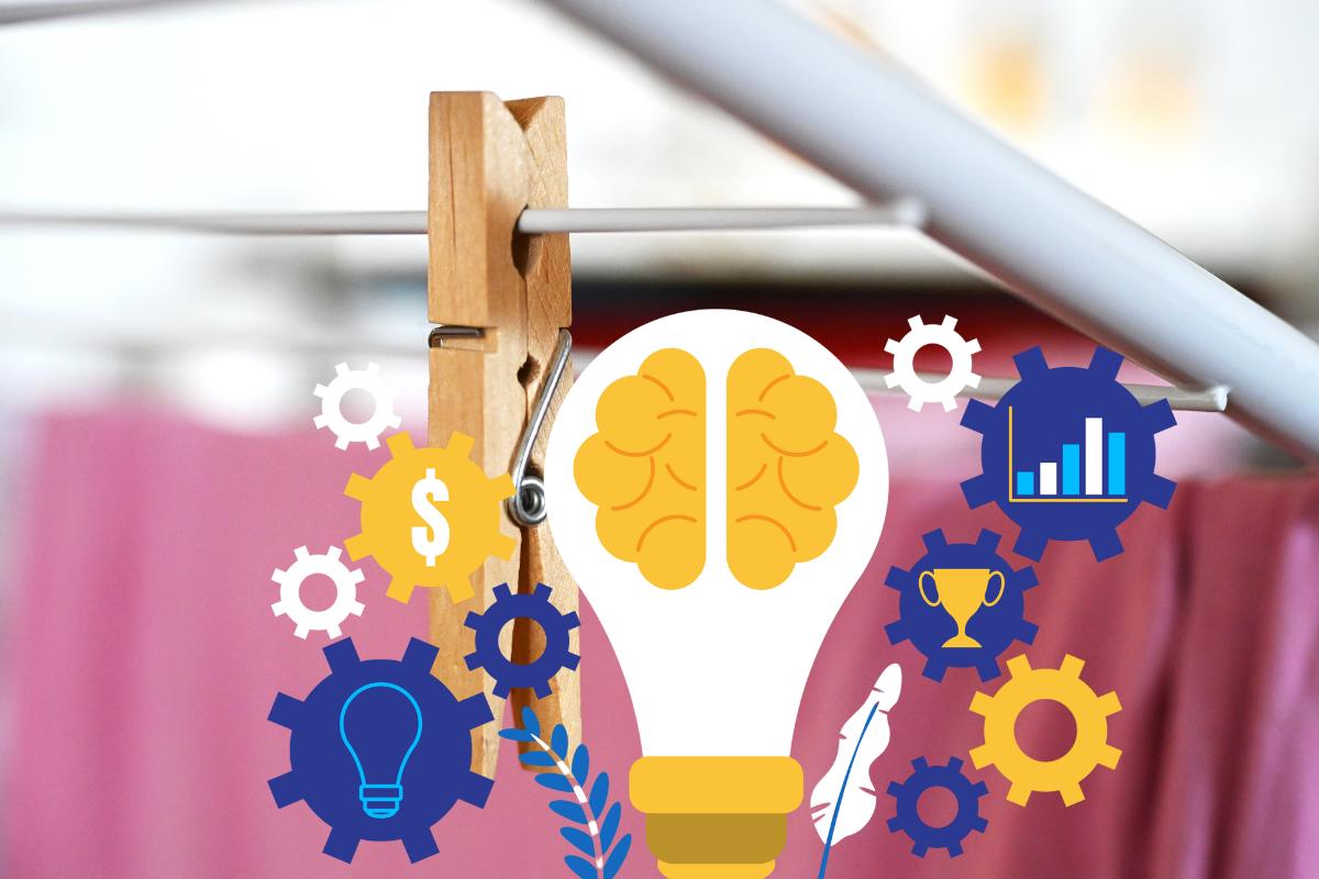 stendino con molletta e panni appesi con lampadina ed ingranaggi gialli e blu