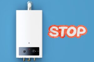 Scaldabagno attaccato ed accanto una scritta di stop