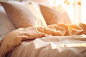 letto con lenzuola rosa cipria