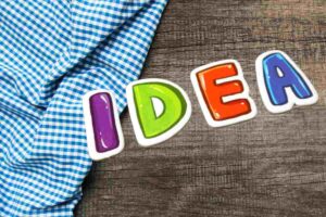 tovaglia e scritta idea colorata