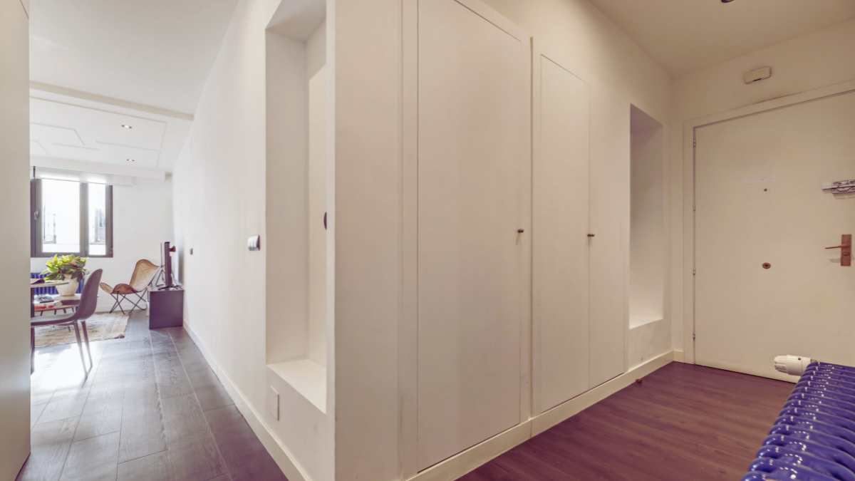 Non sembrano armadi: le soluzioni a filo muro che fanno sparire il disordine