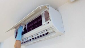 Condizionatore che puzza di chiuso? La manutenzione veloce da fare subito prima del caldo