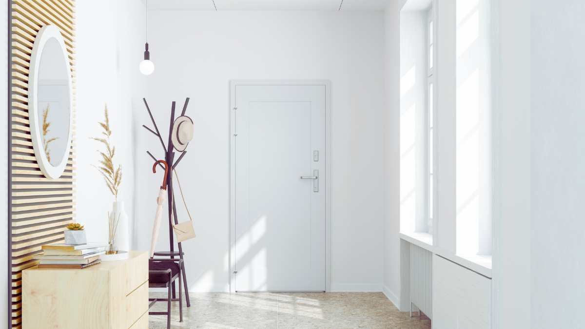 Basta corridoi bui: il trucco che trasforma anche il più stretto in una galleria luminosa