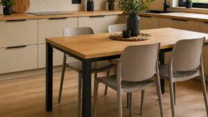 Chi ha detto che le sedie impilabili sono brutte? Ecco i modelli che cambiano idea