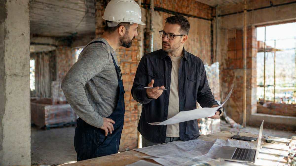 Prima di firmare con un’impresa edile, queste 5 domande possono evitarti molti problemi