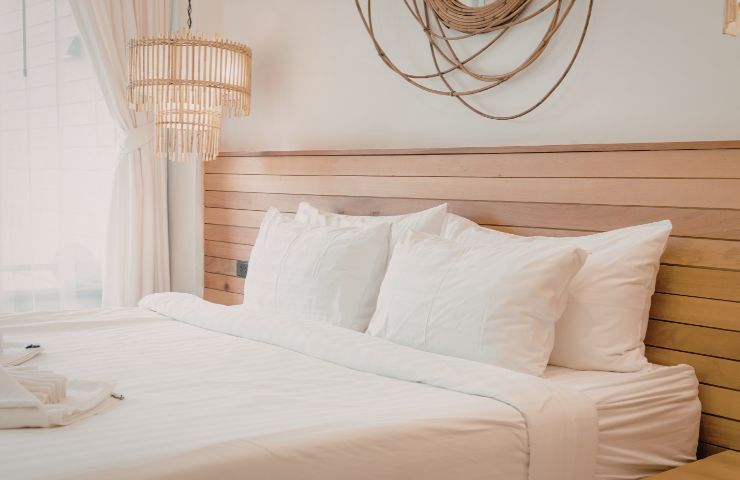 letto con testiera in legno