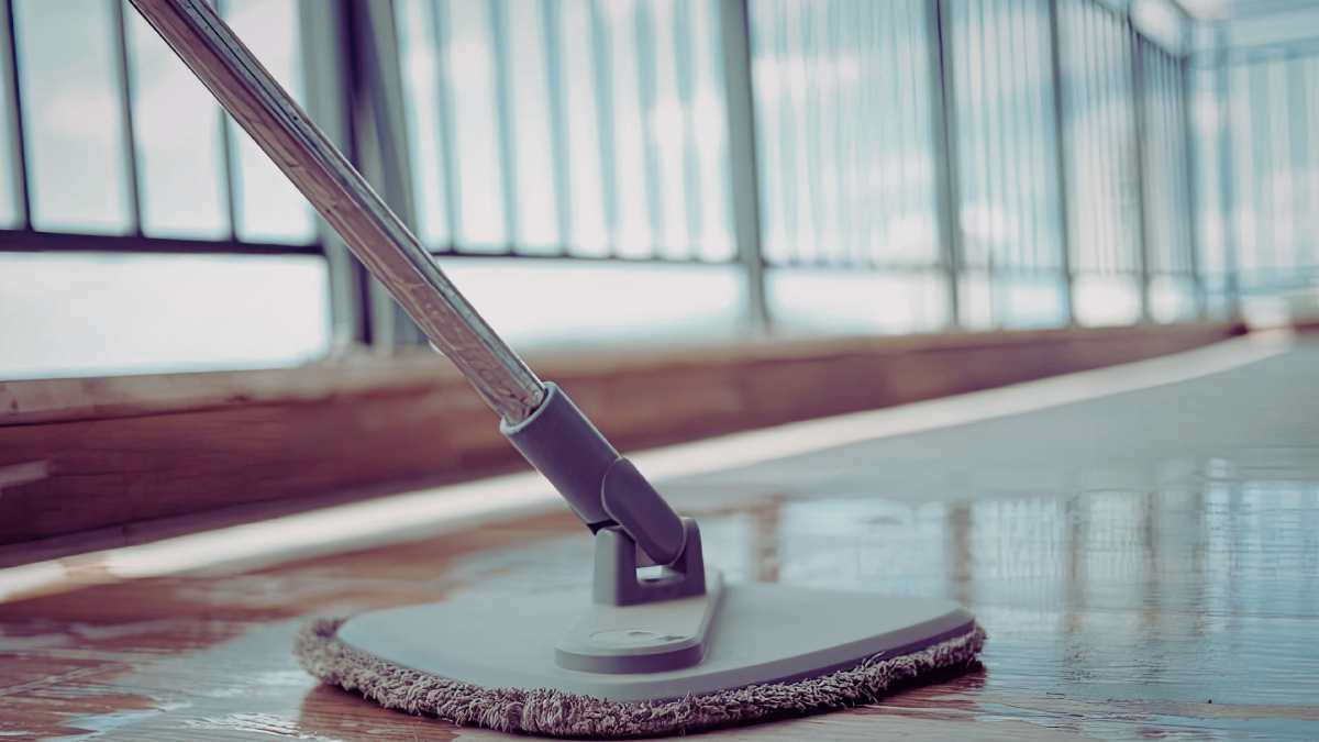 Piastrelle esterne sempre sporche? Il motivo per cui non sembrano mai davvero pulite