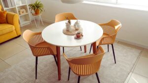 Oltre l’estetica: guida ai materiali antimacchia per il tappeto sotto il tavolo