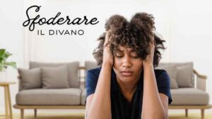 Divano sempre fresco senza sfoderarlo: i 2 segreti da hotel per igienizzare i tessuti in 5 minuti