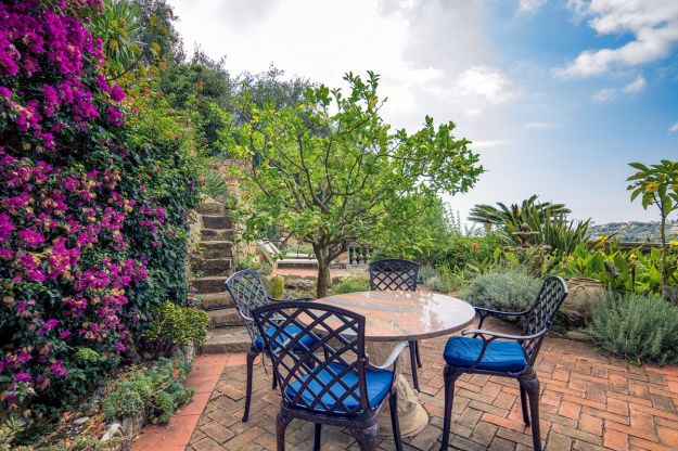 Come creare un bellissimo giardino in stile siciliano: idee e offerte