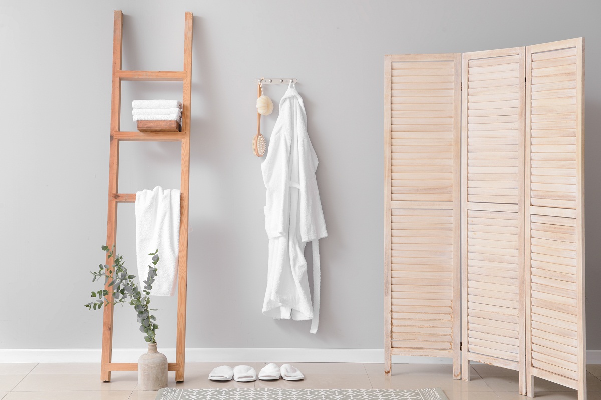 Clean,Bathrobe,Hanging,On,Wall,In,Room