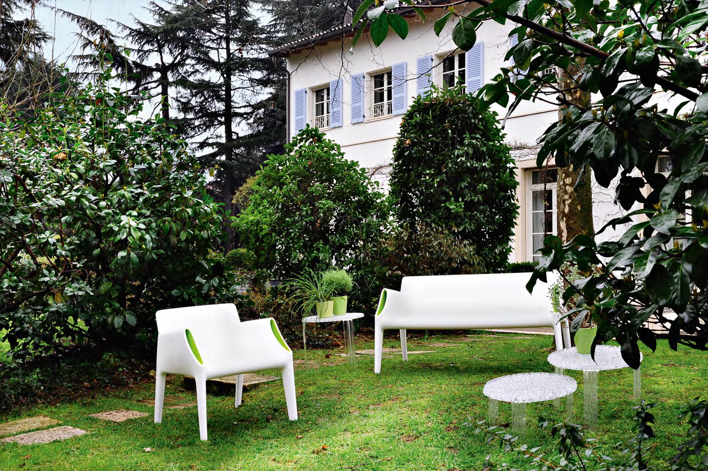 Mobili da giardino Kartell: poltrone, tavoli e sedie per l’outdoor