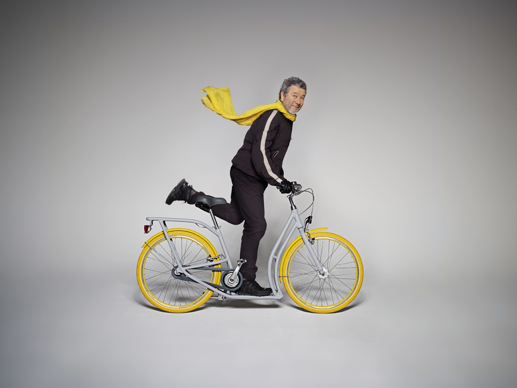 Philippe Starck e Peugeot presentano Pibal, la prima bici-monopattino